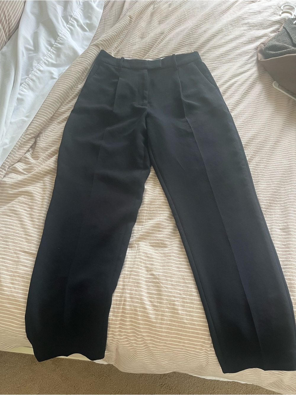 Aritzia Wilfred Crepette Tapered Dress Pant